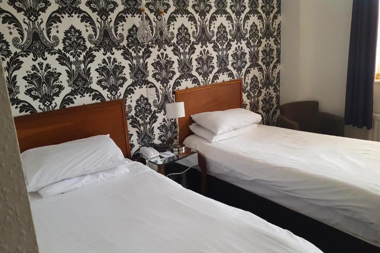 Barons Court Hotel Walsall Exterior foto