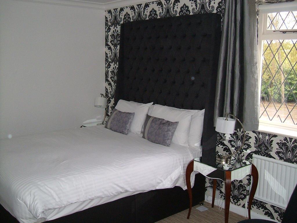 Barons Court Hotel Walsall Exterior foto